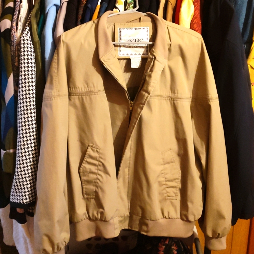 Members only style munsingwear bomber size large